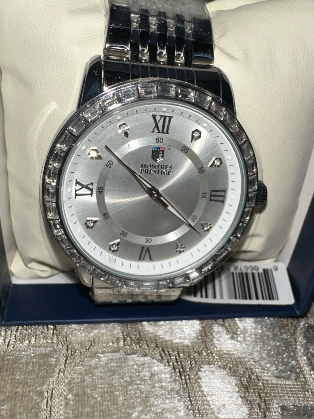 Montres Prestige Silver Crystal Bezel Watch